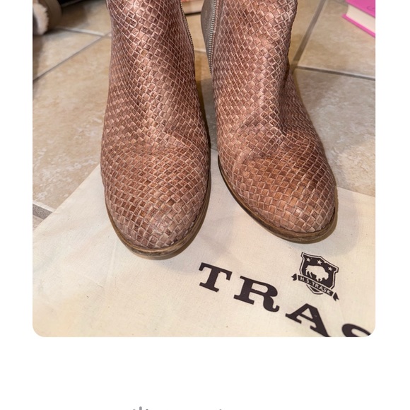 TRASK leather metallic silver zip ankle boots women’s size 38 7 - Picture 9 of 15